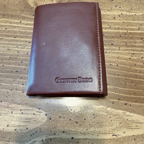 Geoffrey Beene Rich Brown Leather Card Holder - Picture 1 of 2